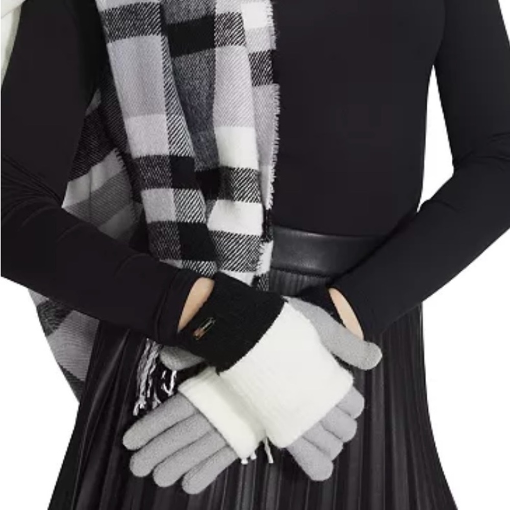 Steve Madden Women’s Color-Blocked Gloves